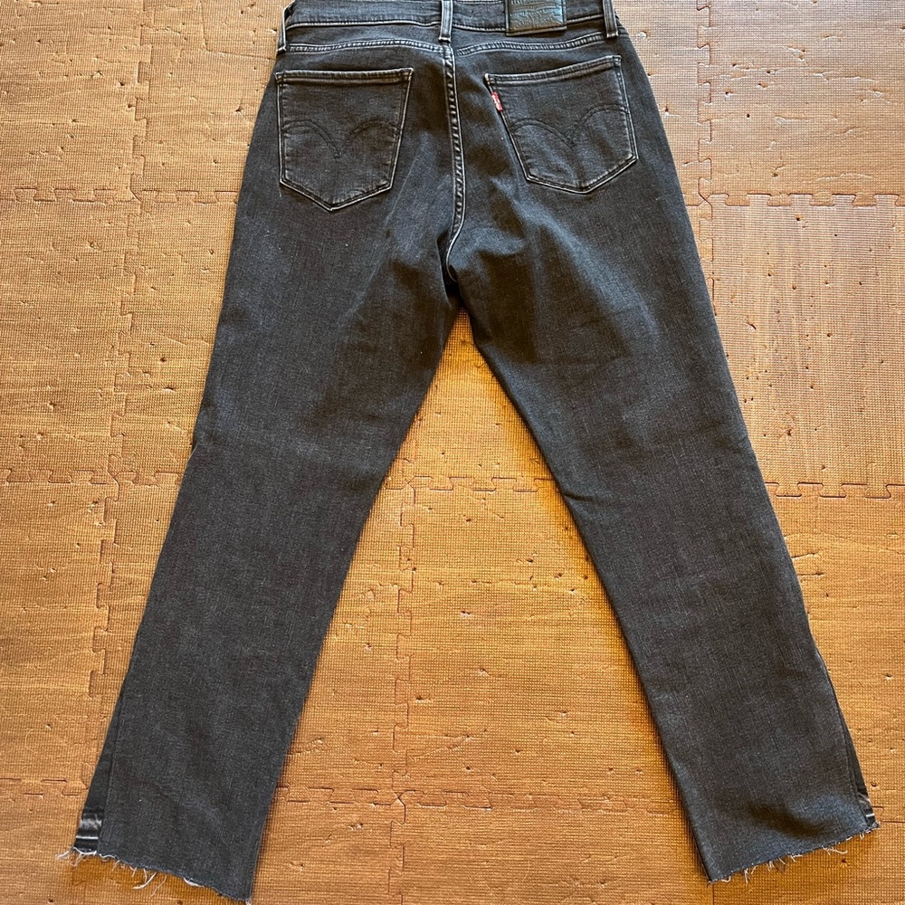 Curvy Straight Levi Capri Jeans